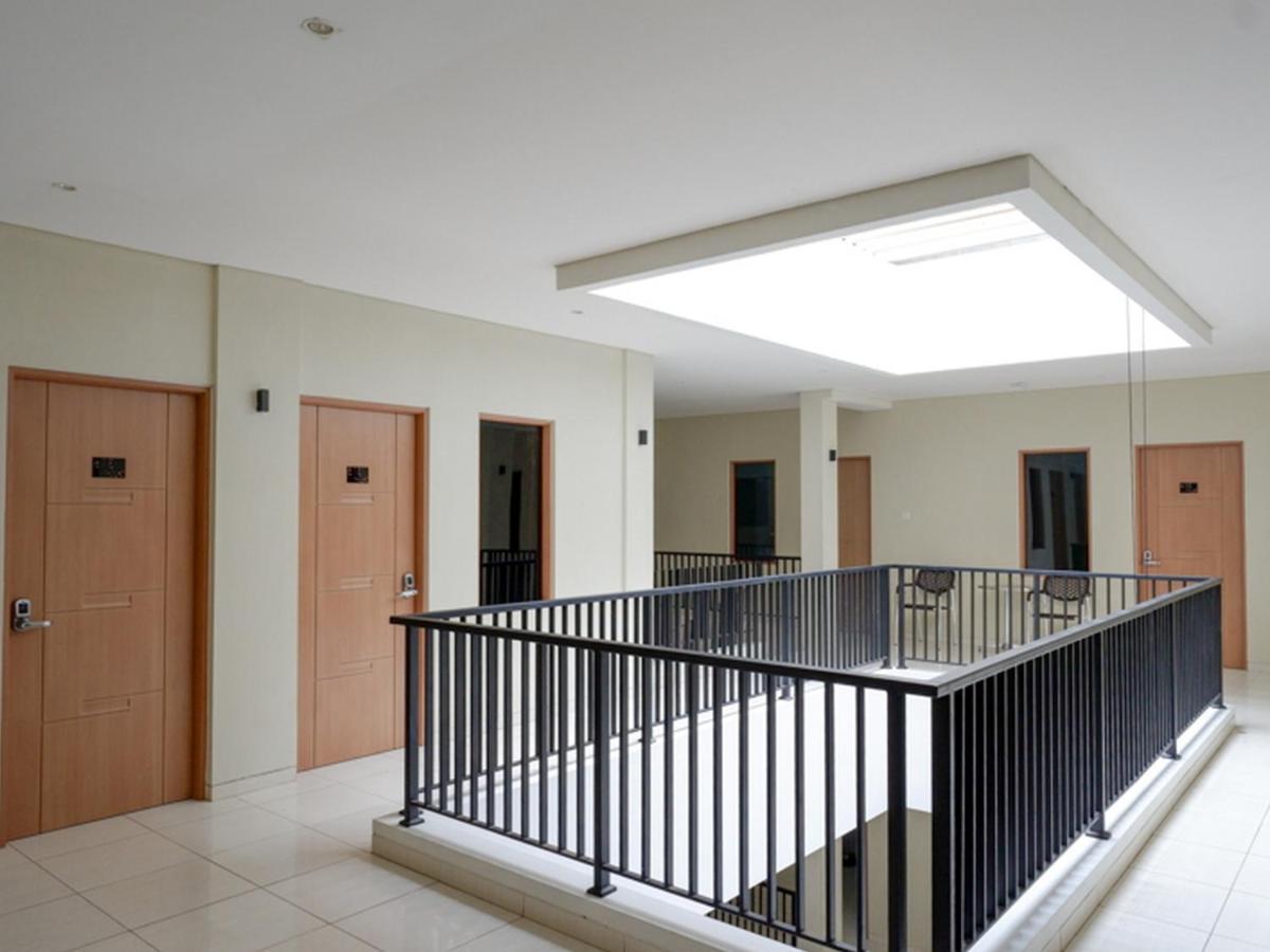 Reddoorz Near Exit Tol Banyumanik 2 Hotel Srondolwetan Buitenkant foto