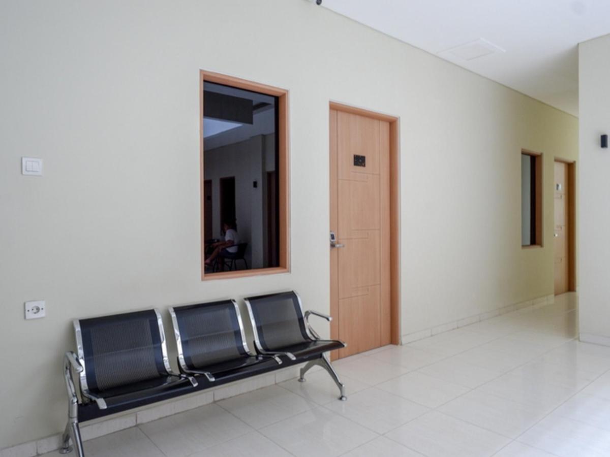 Reddoorz Near Exit Tol Banyumanik 2 Hotel Srondolwetan Buitenkant foto