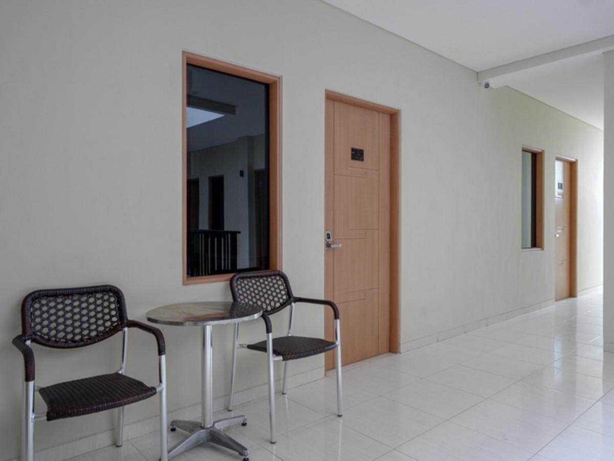 Reddoorz Near Exit Tol Banyumanik 2 Hotel Srondolwetan Buitenkant foto