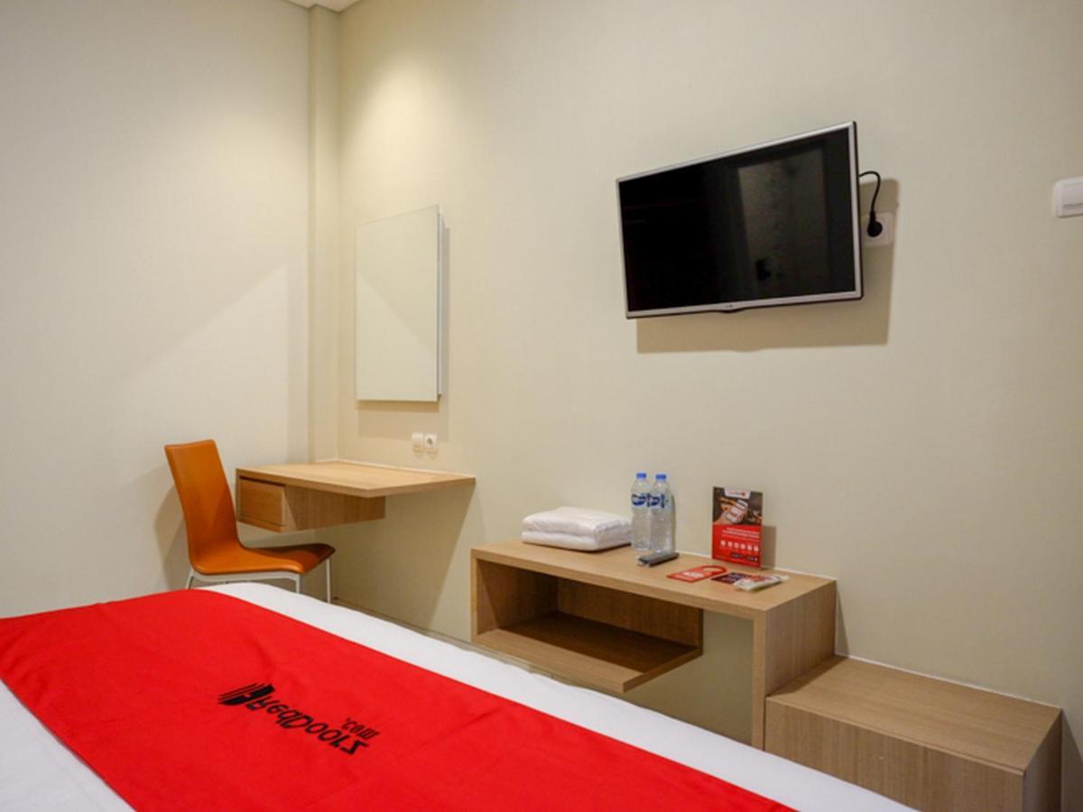 Reddoorz Near Exit Tol Banyumanik 2 Hotel Srondolwetan Buitenkant foto