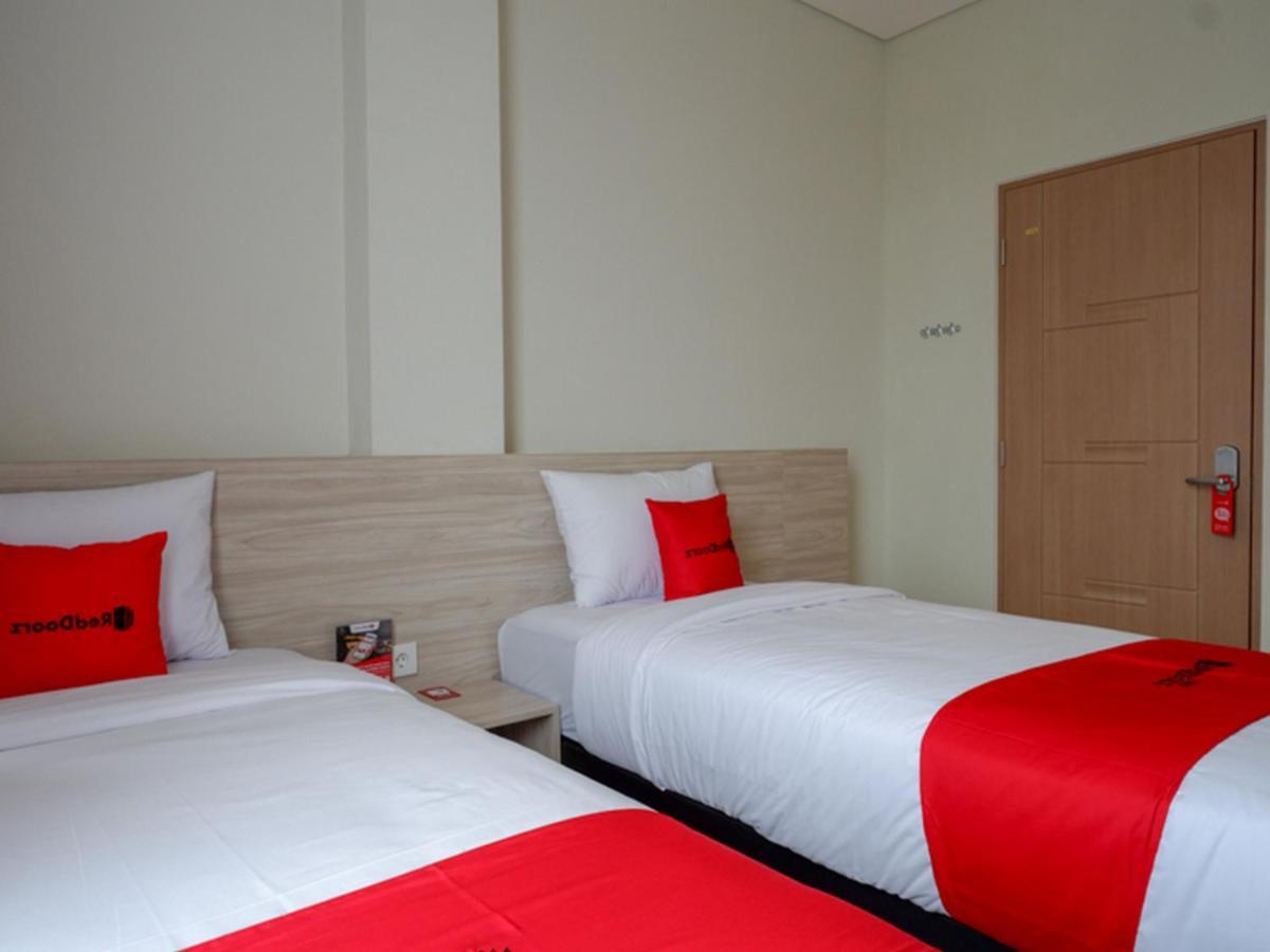 Reddoorz Near Exit Tol Banyumanik 2 Hotel Srondolwetan Buitenkant foto