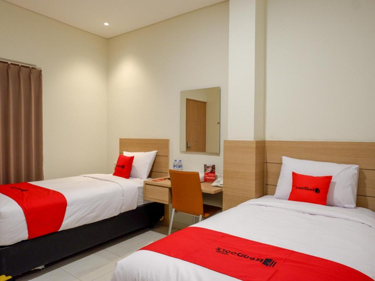 Reddoorz Near Exit Tol Banyumanik 2 Hotel Srondolwetan Buitenkant foto