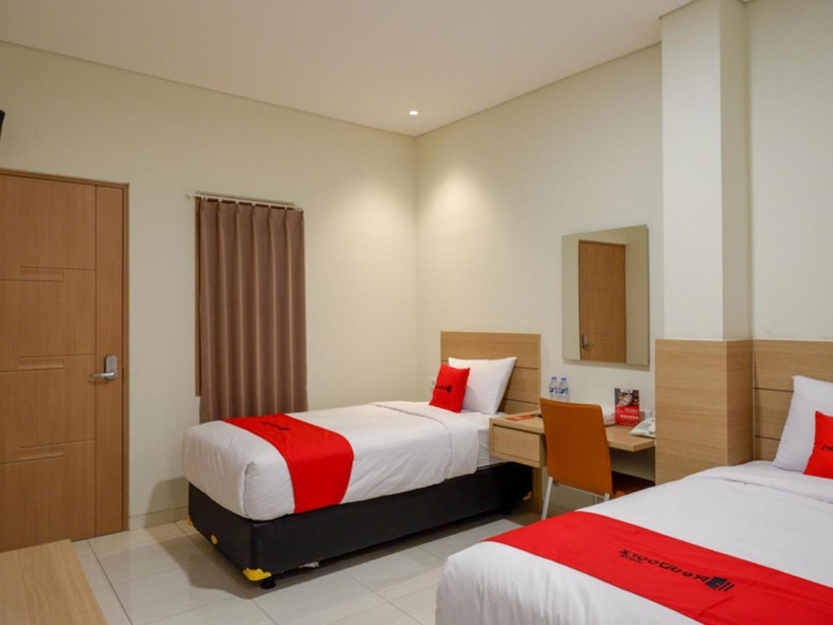 Reddoorz Near Exit Tol Banyumanik 2 Hotel Srondolwetan Buitenkant foto